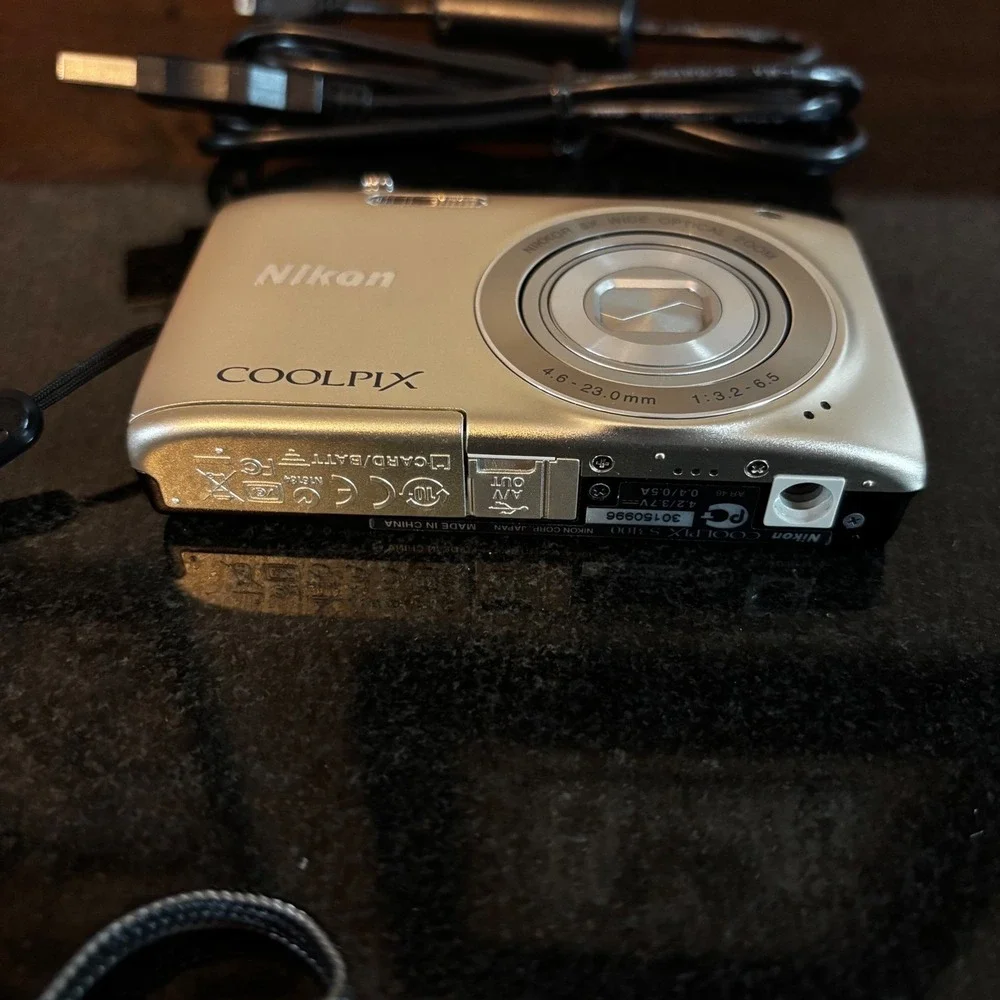 Nikon COOLPIX S3100 Digital Camera 14 MP‎ 5X Nikon Wide Angle Optical Zoom